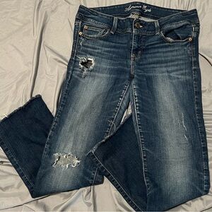 EUC AMERICAN EAGLE DISTRESSED SLIM BOOT JEANS 98% cotton 2% spandex